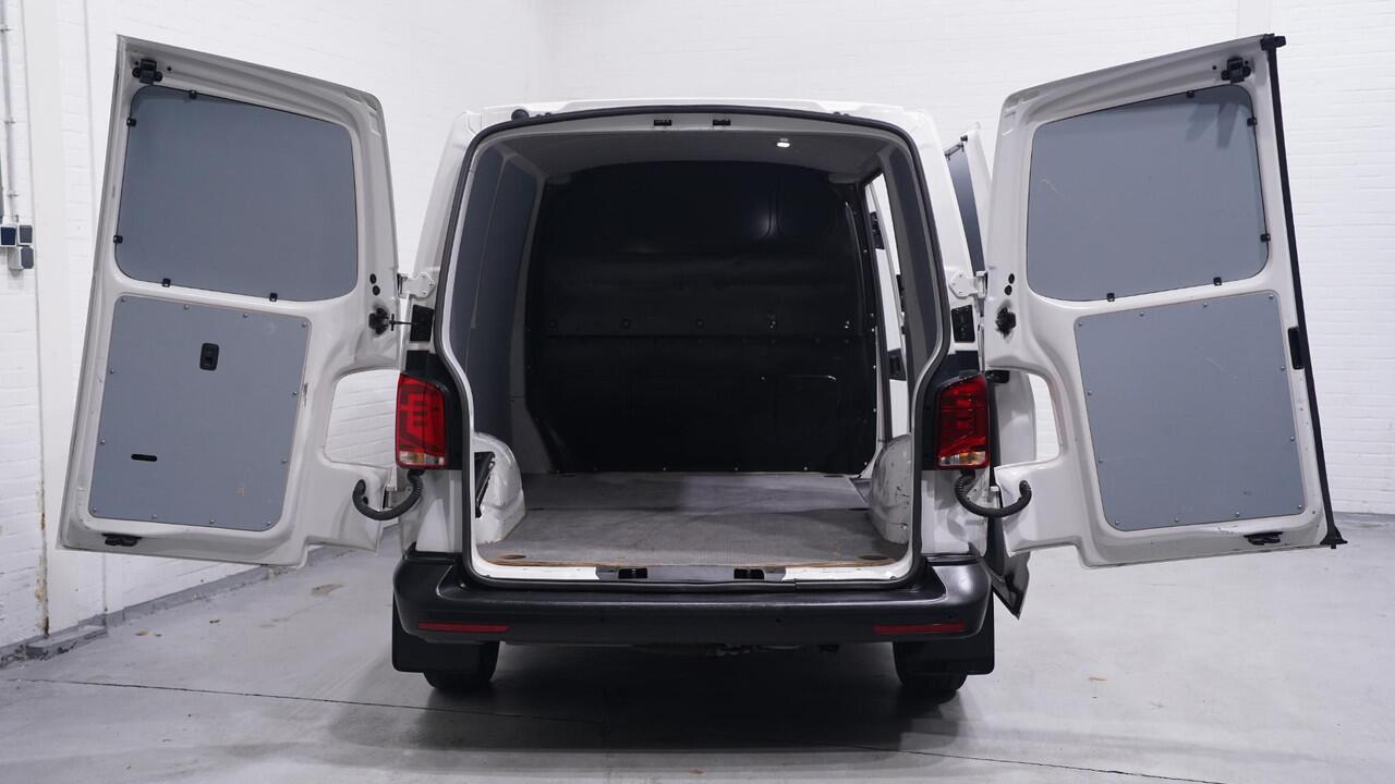 Volkswagen TRANSPORTER 2.0 TDI 110 pk L1H1 Airco, Apple Carplay Laadruimte Pakket, PDC achter, 3-Zits