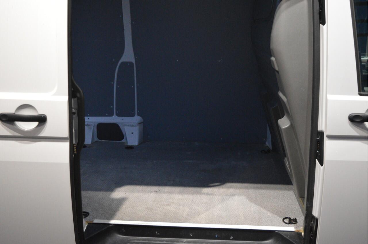 Volkswagen TRANSPORTER 2.0 TDI L2H1 navi airco cruise pdc trekhaak 110 pk !!