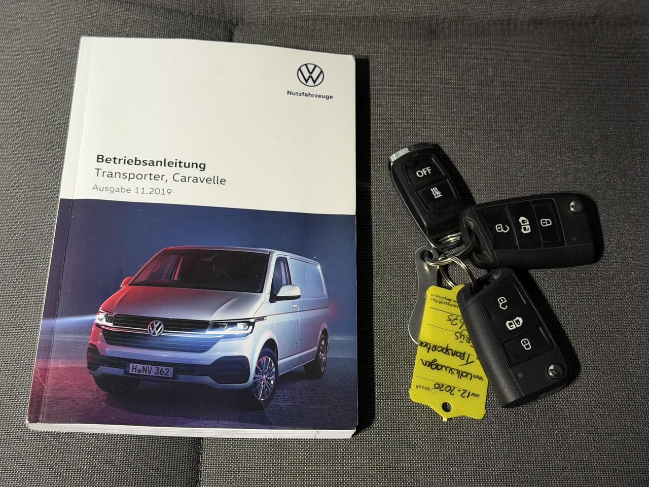 Volkswagen TRANSPORTER 2.0 TDI L2H1 150 Pk / 2.500 kg Trekgewicht / Standkachel / Dealer Onderhouden / Navigatie / Apple Carplay & Android Auto / Parkeersensoren voor en Achter / DAB / Armsteun /