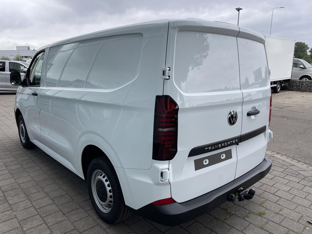Volkswagen TRANSPORTER 2.0 TDI L1H1 110Pk Hand | Trekhaak | Camera | 3 Zits | Incl. BPM