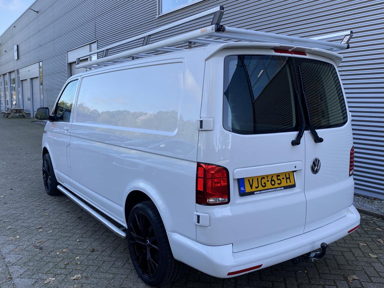 Volkswagen TRANSPORTER 2.0 TDI L2H1 28 | Camera | Apple Carplay | Prijs ex btw |