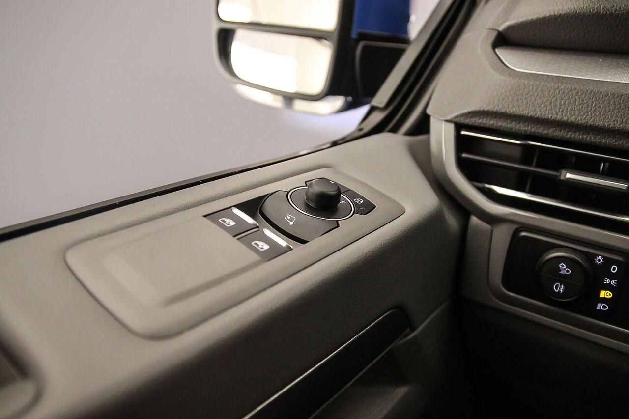 Volkswagen TRANSPORTER Dubbel Cabine T7 2.0 TDI 170pk Automaat L2 Bulli Intro | BPM-vrij | 19" | Leder