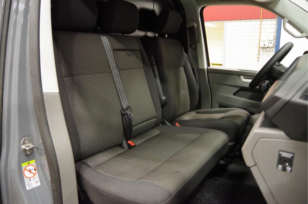Volkswagen TRANSPORTER 2.0 TDI L2 150PK AUT. LED, TREKHAAK, CRUISE, CARPLAY, AIRCO, PARKEERSENSOREN, NL AUTO, NAP