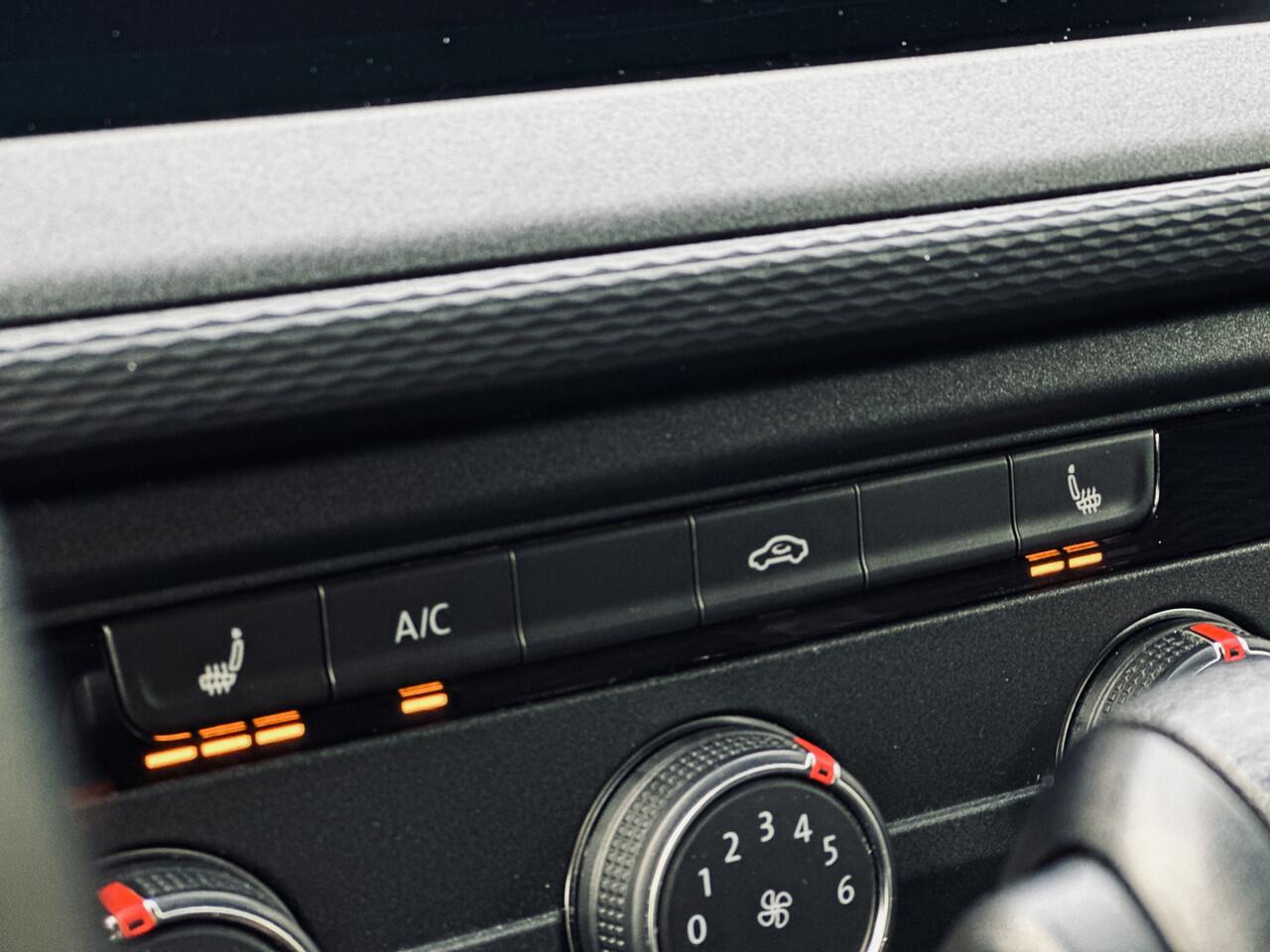 Volkswagen TRANSPORTER 2.0 TDI 199pk | DSG | 4Motion | Bulli | 2x Schuifdeur | Leer | LED | 20" Wielen | Imperiaal | Alpine geluidssyteem | Ex btw