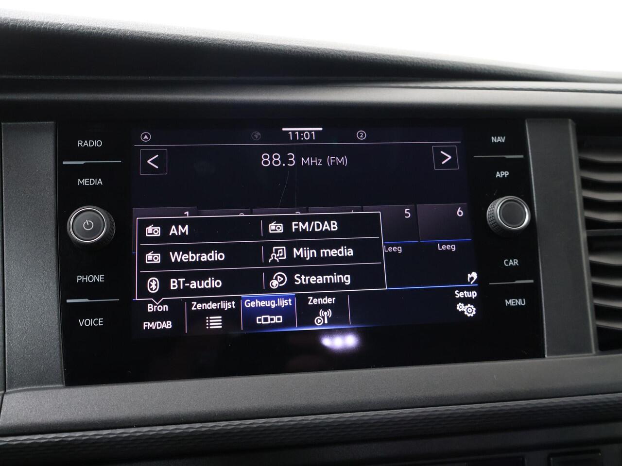 Volkswagen TRANSPORTER 2.0 TDI L2H1 30 DC Highline | 110 PK | Trekhaak | Navigatiesysteem | Cruise control |