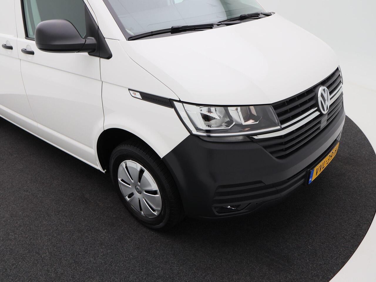 Volkswagen TRANSPORTER 2.0 TDi L2H3 28 Comfortline 110 Pk | Trekhaak | Cruise Control | Airco | Carplay | Navigatiesysteem | LED | Parkeersensoren | 57.724 Km!