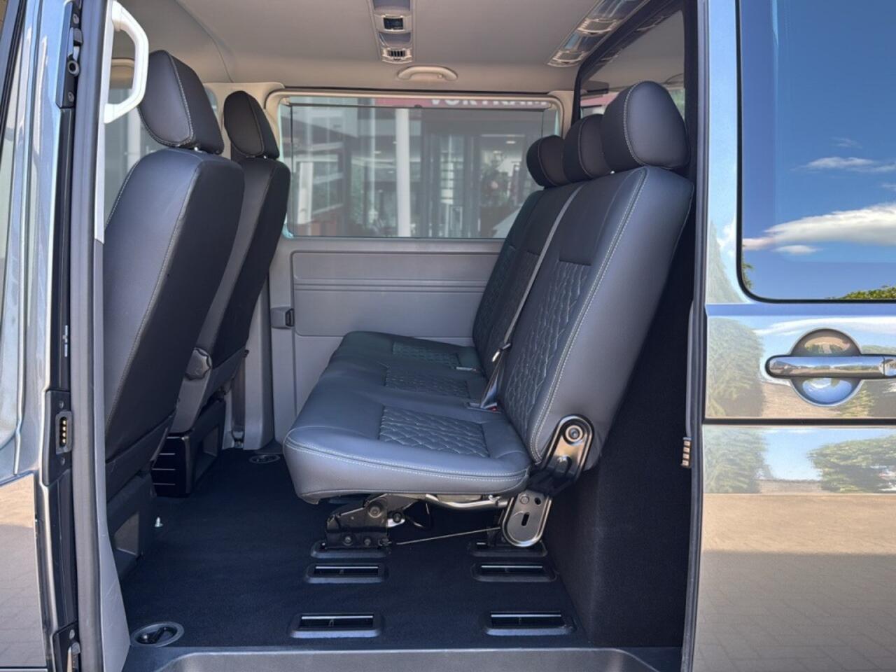 Volkswagen TRANSPORTER CARAVELLE 2.0 TDI DSG LANG 4MOTION E-KLEP/E-DEUR/TREKHAAK/CAMERA/LEDER/NAVI