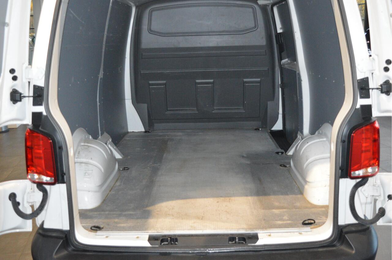 Volkswagen TRANSPORTER 2.0 TDI L2H1 airco navi pdc cruise trekhaak 150 pk !!