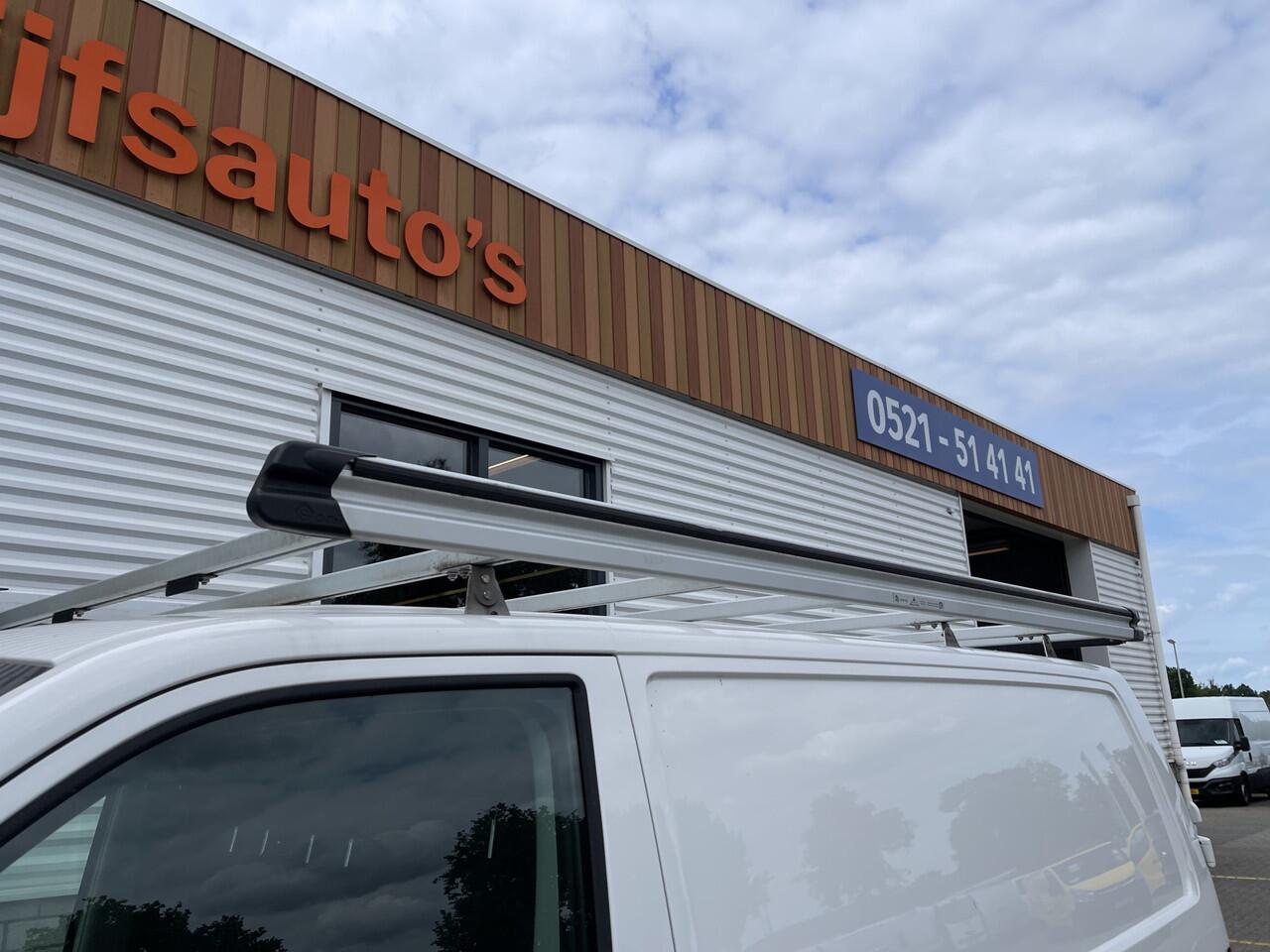 Volkswagen TRANSPORTER 2.0 TDI 102pk L1H1 Comfortline / bpm vrij / euro 6 diesel / prijs rijklaar ¤ 16.950 ex btw / lease vanaf ¤ 285 / Bott ingerichte laadruimte / airco / cruise / trekhaak 2200 kg !