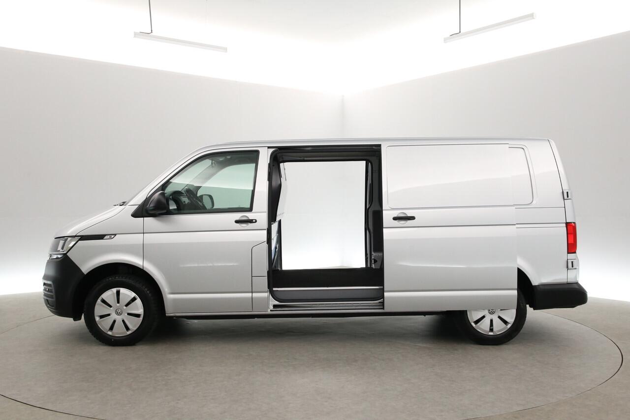 Volkswagen TRANSPORTER 2.0 TDI 150PK L2H1 | Aut. | Airco | 3 Zits | Adap. Cruise | Carplay | Stoelverw. | Trekh. | 2xSchuifdeur
