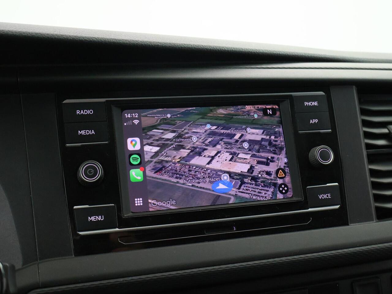 Volkswagen TRANSPORTER 2.0 TDI L2H1 + LED | 20 INCH LMV | TREEPLANKEN | APPLE CARPLAY | TREKHAAK