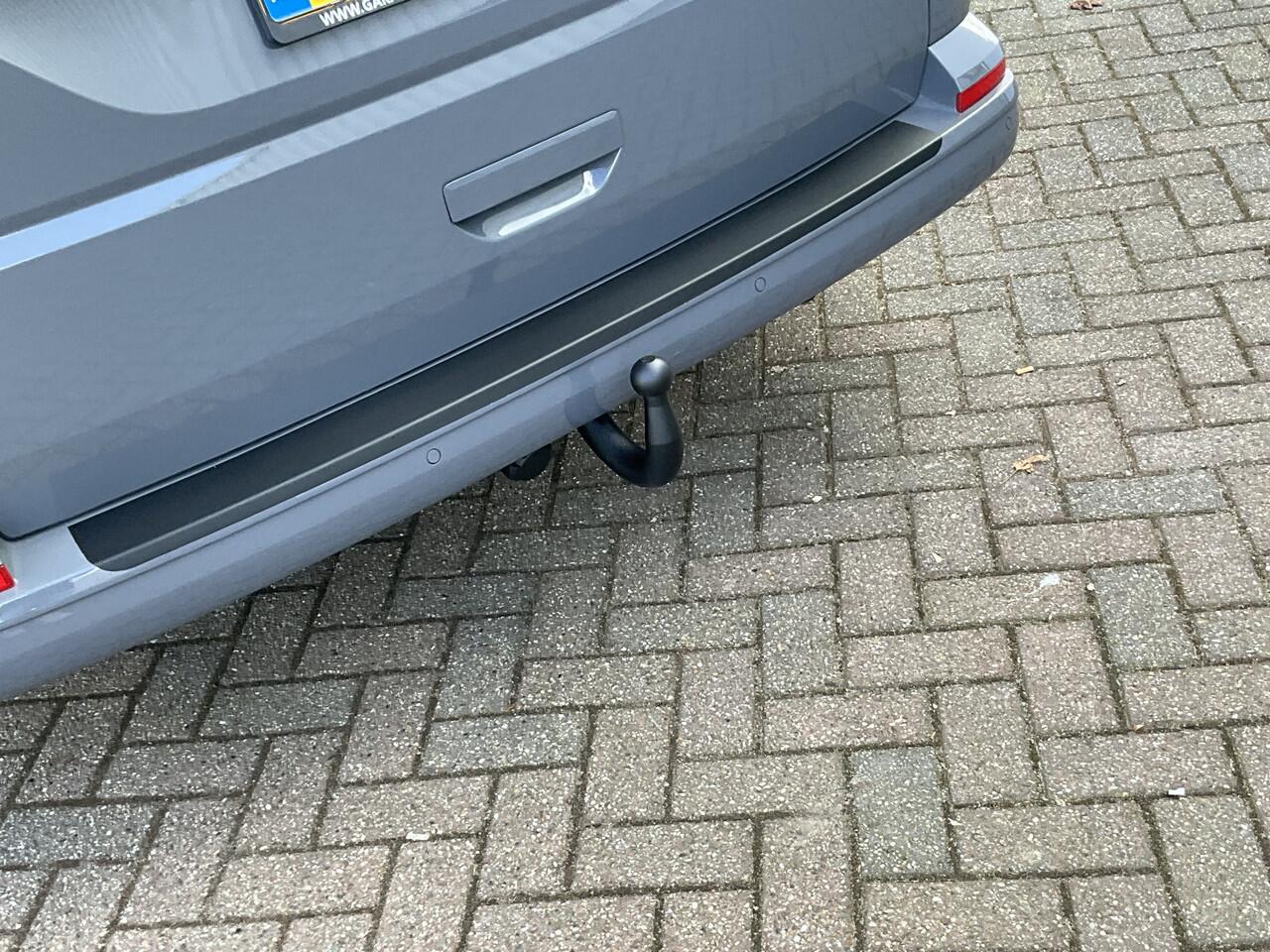 Volkswagen TRANSPORTER 6-Pers 2.0 TDI L2H1 DC Bulli Leer Cam Trekhaak Lang 6 Persoons Dubbele Cabine