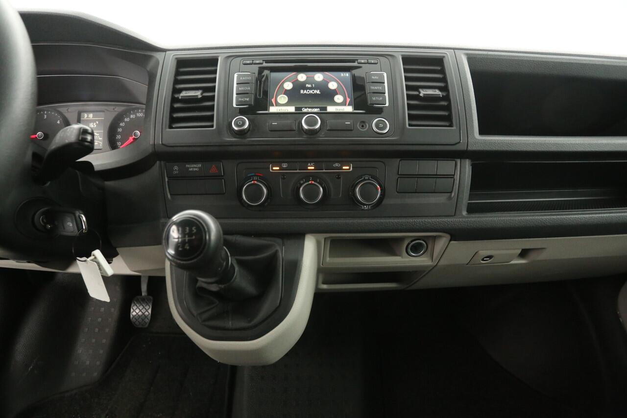 Volkswagen TRANSPORTER 2.0 TDI L2H1 | 140PK | Airco | Cruise | Navigatie | Imperiaal | Trekhaak