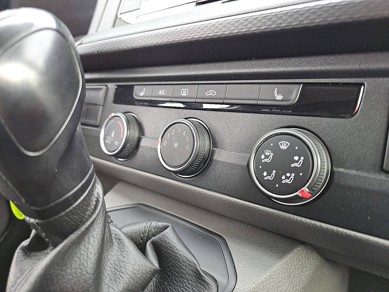 Volkswagen TRANSPORTER 2.0 TDI L2H1 Automaat Airco Achterdeuren 3 Zits Cruise Control Euro6 150 PK!