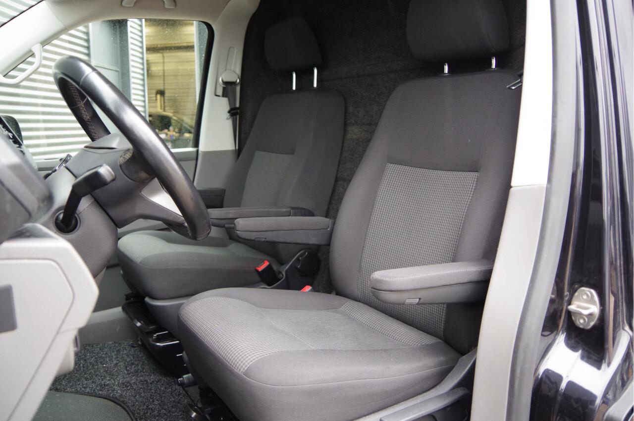 Volkswagen TRANSPORTER 2.0 TDI L2 150PK AUT. CAMERA, TREKHAAK, NAVI, CRUISE, AIRCO, PARKEERSENSOREN, APPLE CARPLAY, NL AUTO, NAP