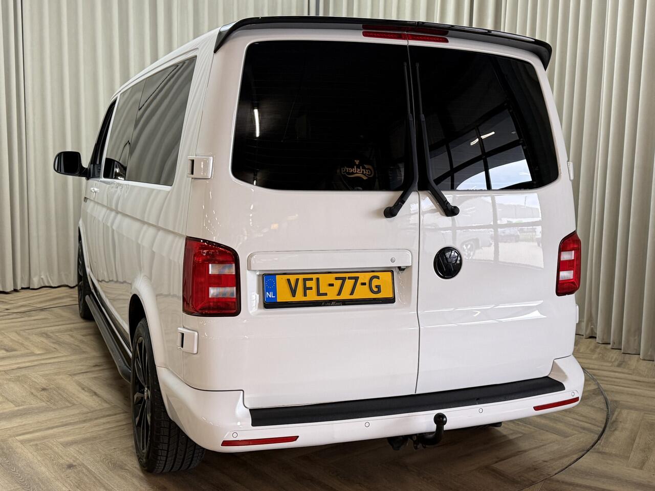 Volkswagen TRANSPORTER 2.0 TDI L2H1 DC Highline *LED* Leder / Adapt. Cruise / Carplay / Camera / Trekhaak / Navigatie / 19'' LMV / Org.NL!