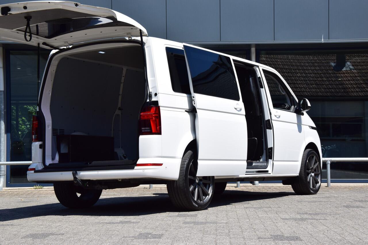 Volkswagen TRANSPORTER 2.0 TDI L2H1 Highline DSG Automaat 3-zits (3 persoons) | Org. NL | BPM Vrij | Trekhaak | LED | Adaptive Cruise Control | PDC V+A incl. Camera | Voorruit verwarming | DAB+ | Lichtmetalen velgen 19" |
