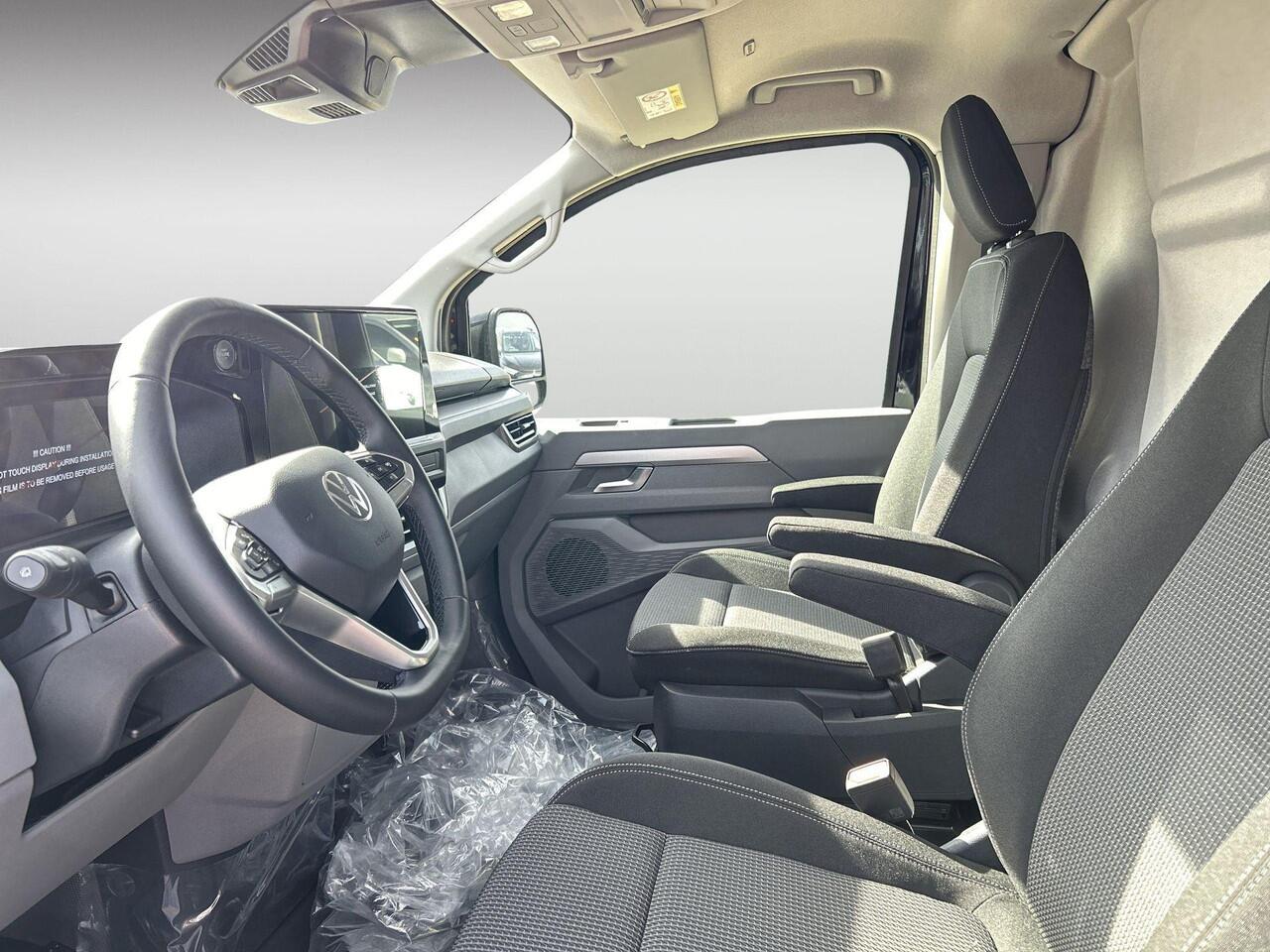 Volkswagen TRANSPORTER Bedrijfswagens Style L1 2.0 TDI 110 kW 150 pk 8 versn. Auto | BPM vrij | Achterdeuren zonder ruit | Navigatiesysteem 13" met draadloos App-Connect | Zitpakket 3 voor Life & Style - armleuningen, bijrijdersbank met doorlaadfunctie en klaptafel |