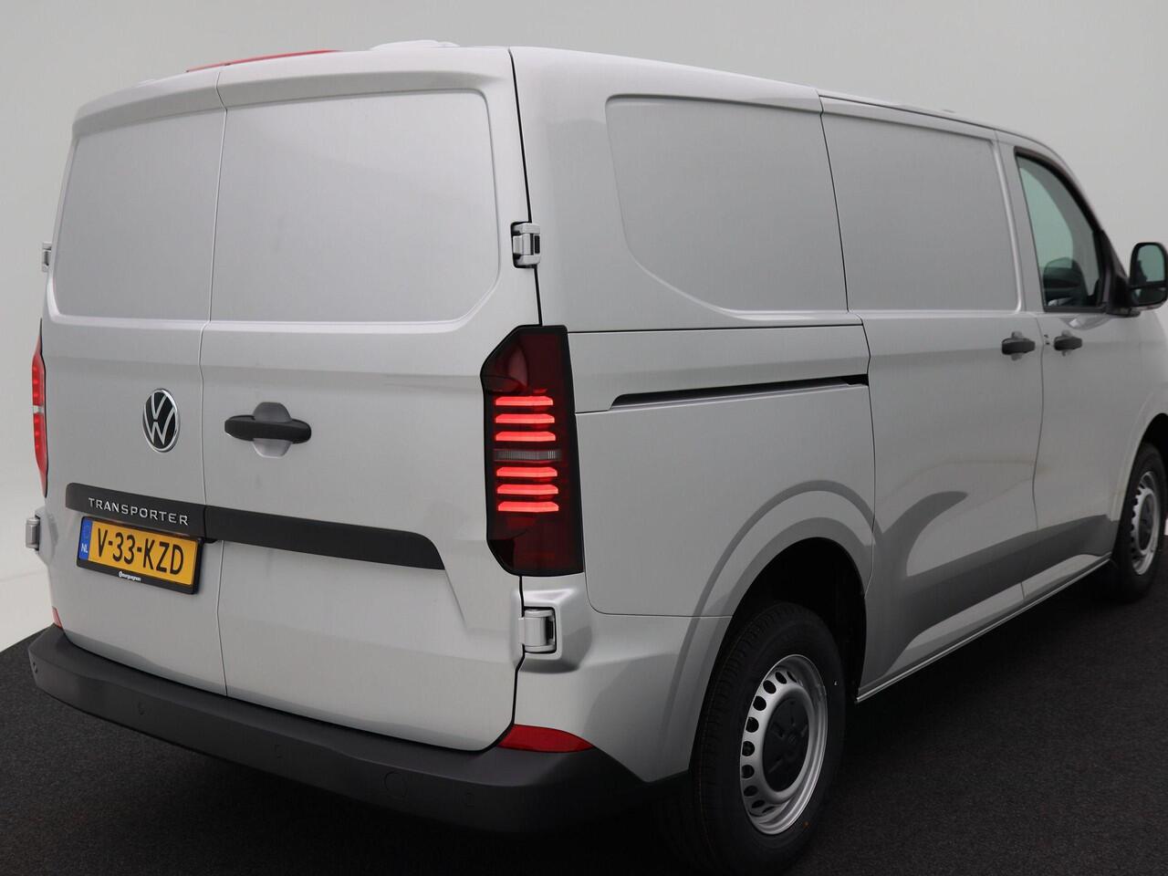 Volkswagen TRANSPORTER 2.0 TDI L1H1 28 Life Intro | V-33-KZD | 110 PK | Achterdeuren | Bijrijdersbank | Camera | BPM Vrij!