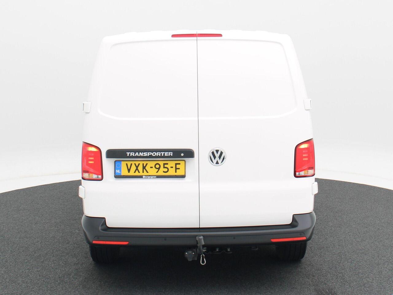 Volkswagen TRANSPORTER 2.0 TDi 150 Pk L2H1 | Navigatie | Trekhaak | Parkeersensoren | CarPlay | Airco | Cruise Controle | 55.591 Km!!