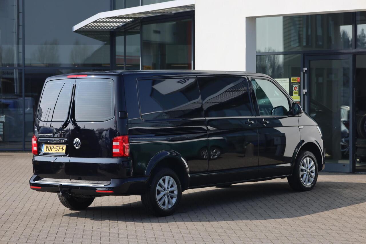Volkswagen TRANSPORTER 2.0 TDI L2H1 Highline 102PK / 75kW, Highline, achterdeuren met ruit en wisser, navigatie, multifunctioneel lederen stuurwiel, parkeersensoren voor en achter (pdc), trekhaak, voorruit verwarming, cruise control, licht en regensensor, airco