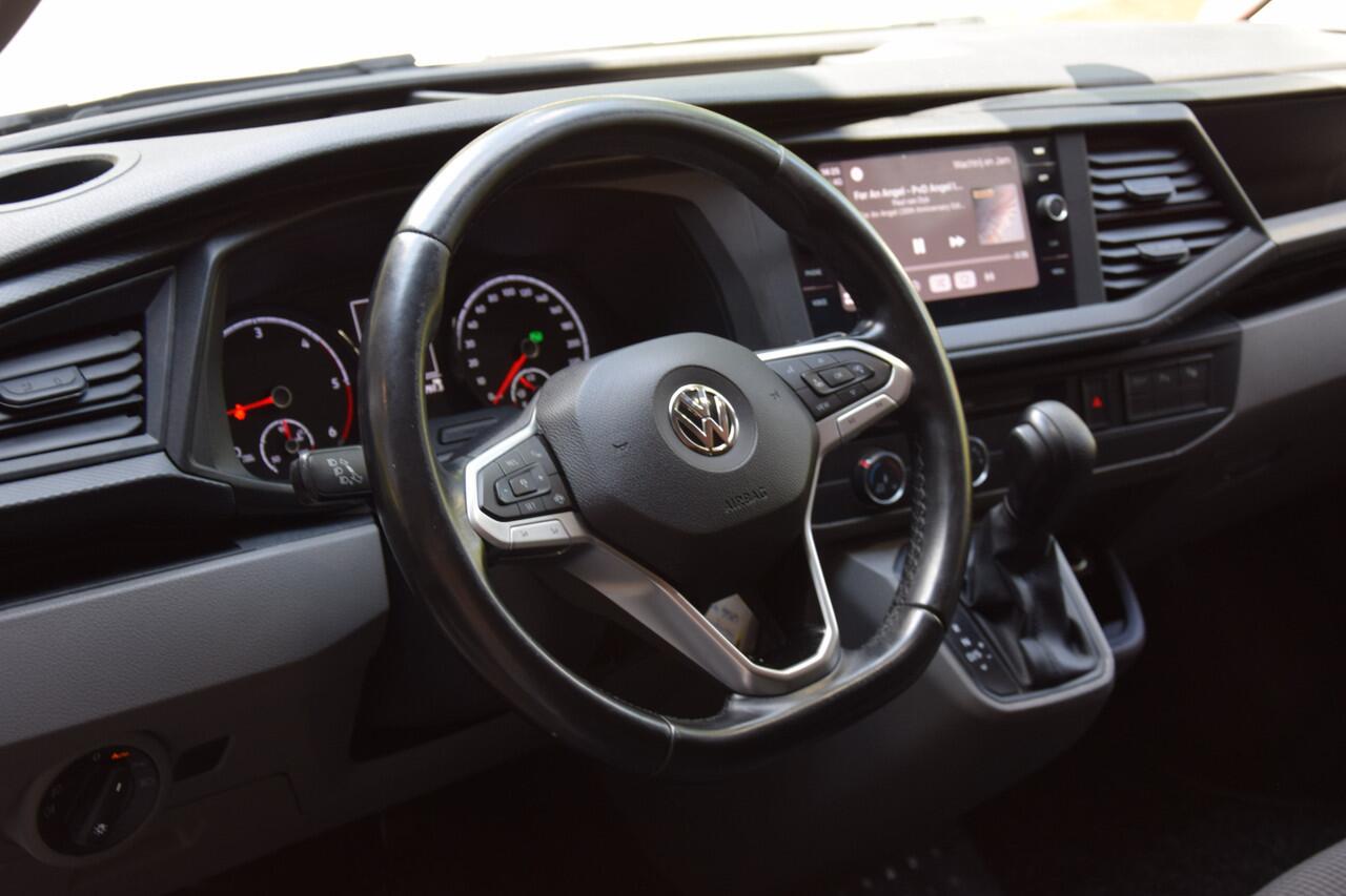 Volkswagen TRANSPORTER 2.0 TDI L2H1 Highline DSG Automaat 3-zits (3 persoons) | Org. NL | BPM Vrij | Trekhaak | LED | Adaptive Cruise Control | PDC V+A incl. Camera | Voorruit verwarming | DAB+ | Lichtmetalen velgen 19" |