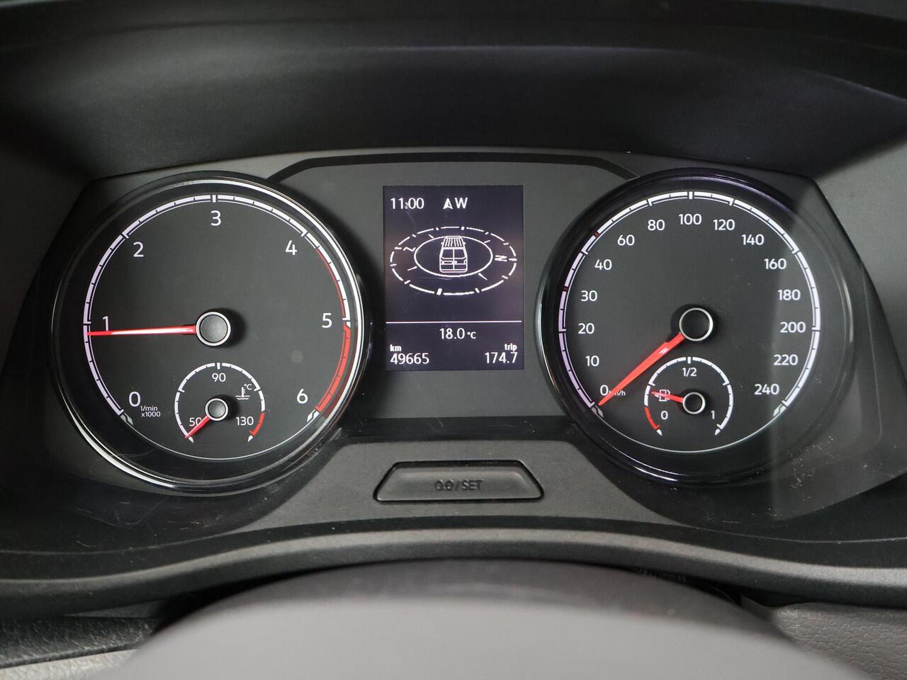 Volkswagen TRANSPORTER 2.0 TDI L2H1 30 DC Highline | 110 PK | Trekhaak | Navigatiesysteem | Cruise control |