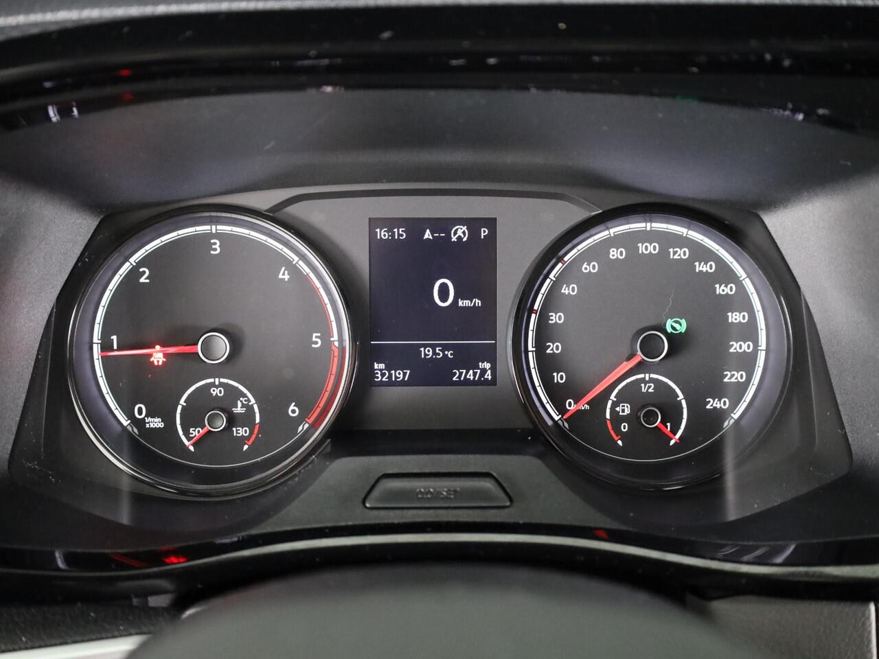 Volkswagen TRANSPORTER 2.0 TDI L2H1 30 DC Highline 150 PK DSG | 50% korting op pakket | Verlengde garantie | Navigatie | Trekhaak | Luxe dubbelcabine |