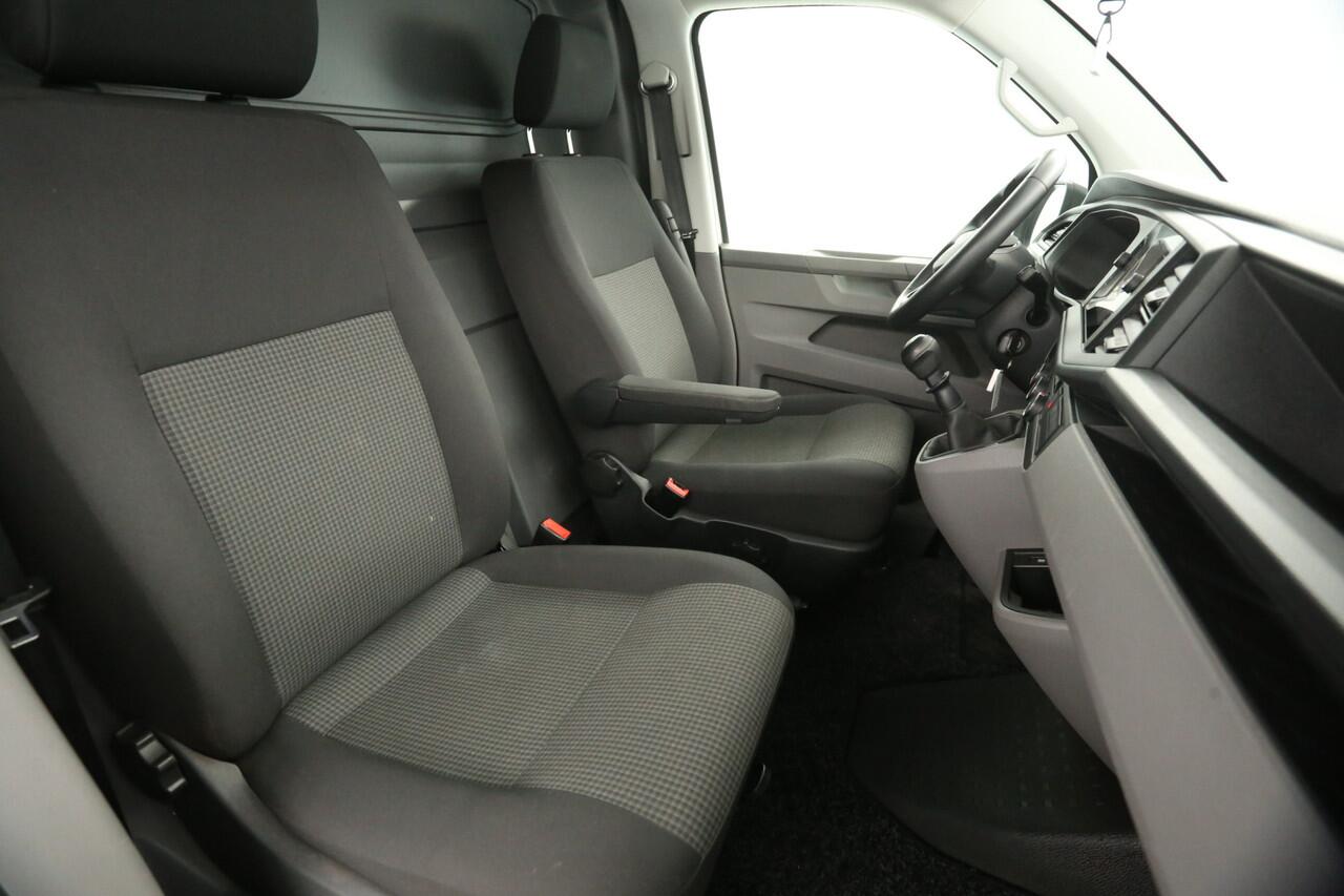 Volkswagen TRANSPORTER 2.0 TDI L2H1 | Airco | Carplay | Cruise | Trekhaak | Navi | Parkeersensoren