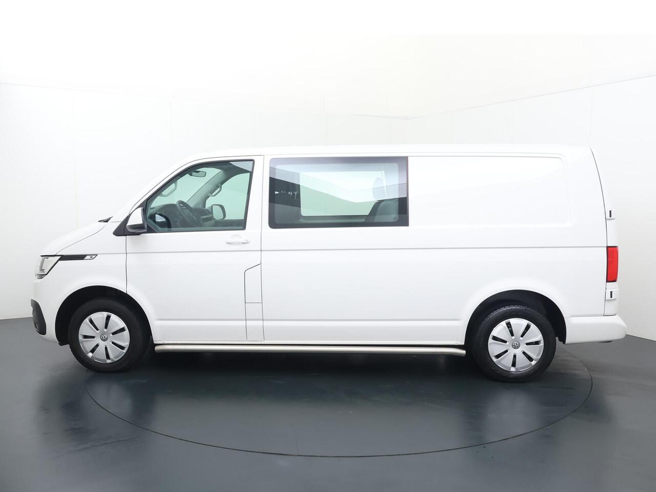 Volkswagen TRANSPORTER 2.0 TDI L2H1 30 DC Highline | 150 PK | Automaat | Dubbele Cabine | Trekhaak | Navigatiesysteem |