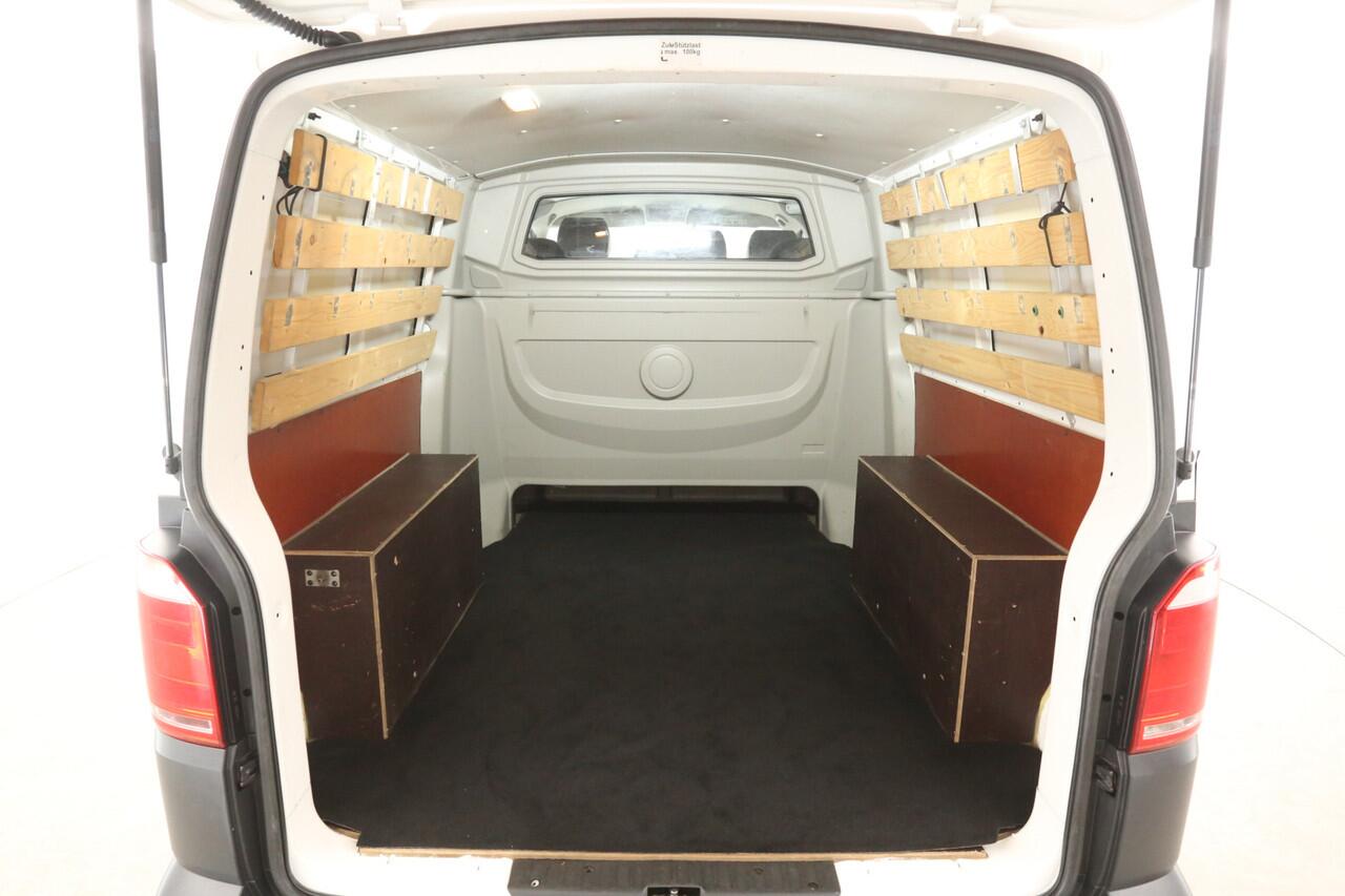 Volkswagen TRANSPORTER 2.0 TDI L2H1 | 140PK | DC | Airco | Trekhaak | Elektrpakket