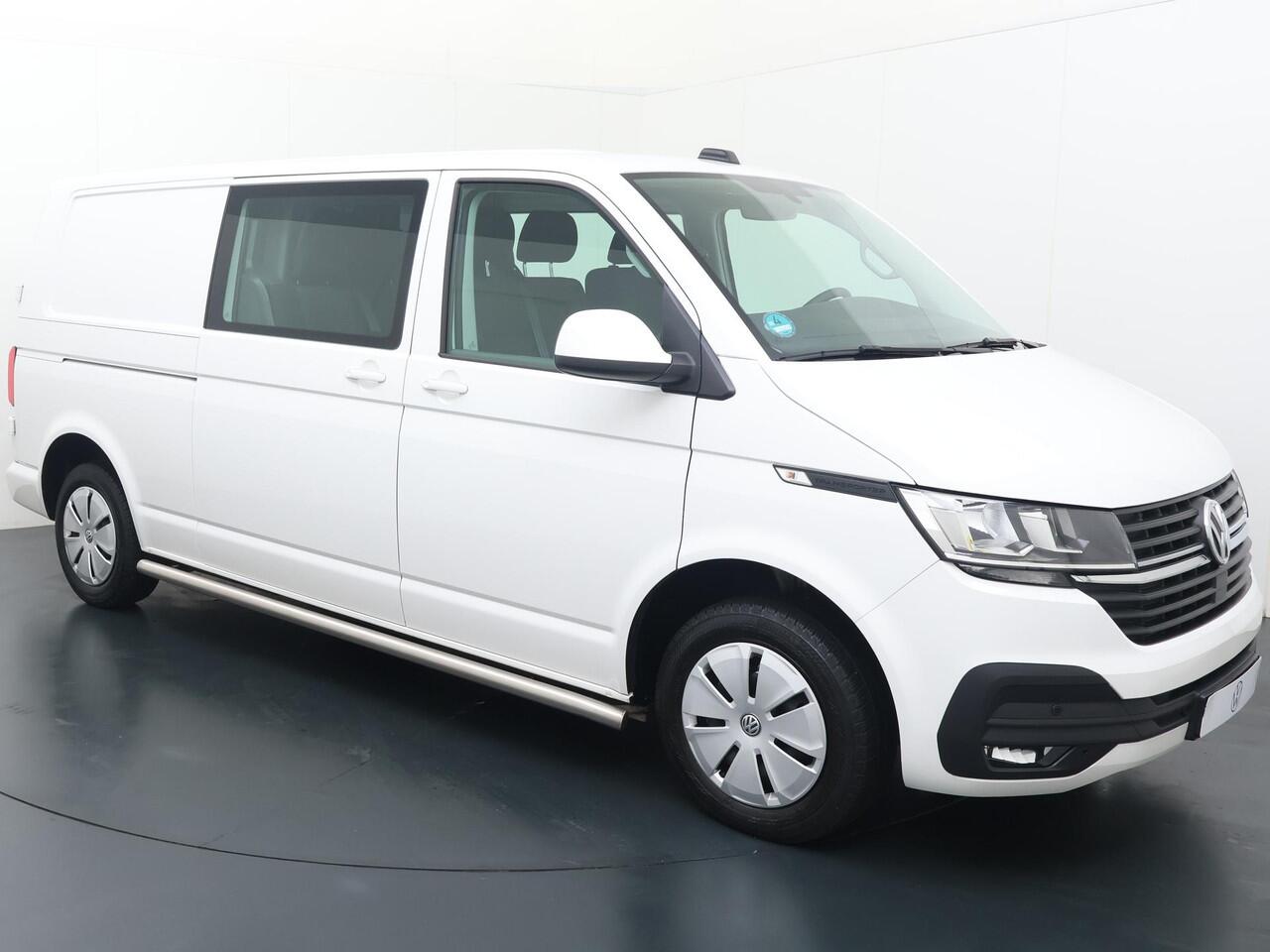 Volkswagen TRANSPORTER 2.0 TDI L2H1 30 DC Highline | 150 PK | Automaat | Dubbele Cabine | Trekhaak | Navigatiesysteem |