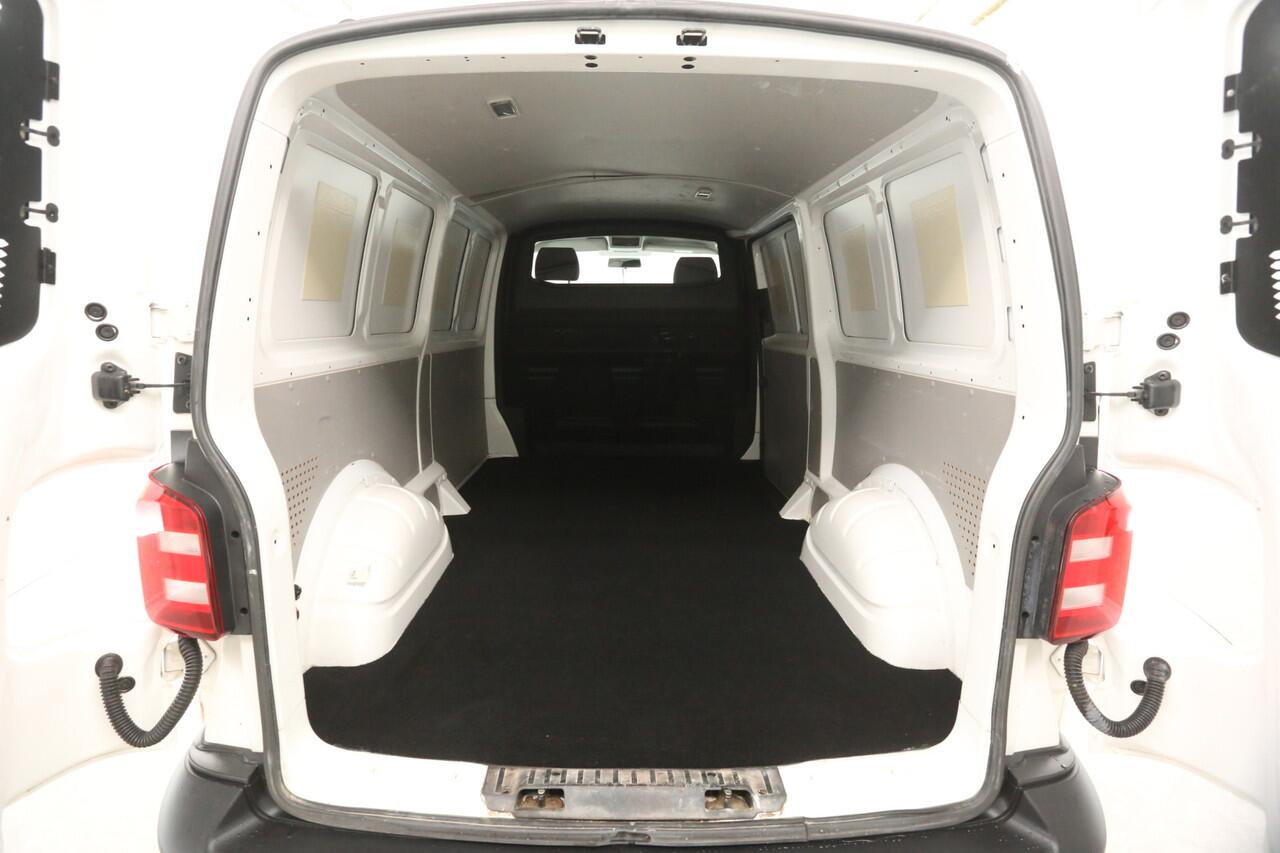 Volkswagen TRANSPORTER 2.0 TDI L2H1 | 140PK | Airco | Cruise | Navigatie | Imperiaal | Trekhaak