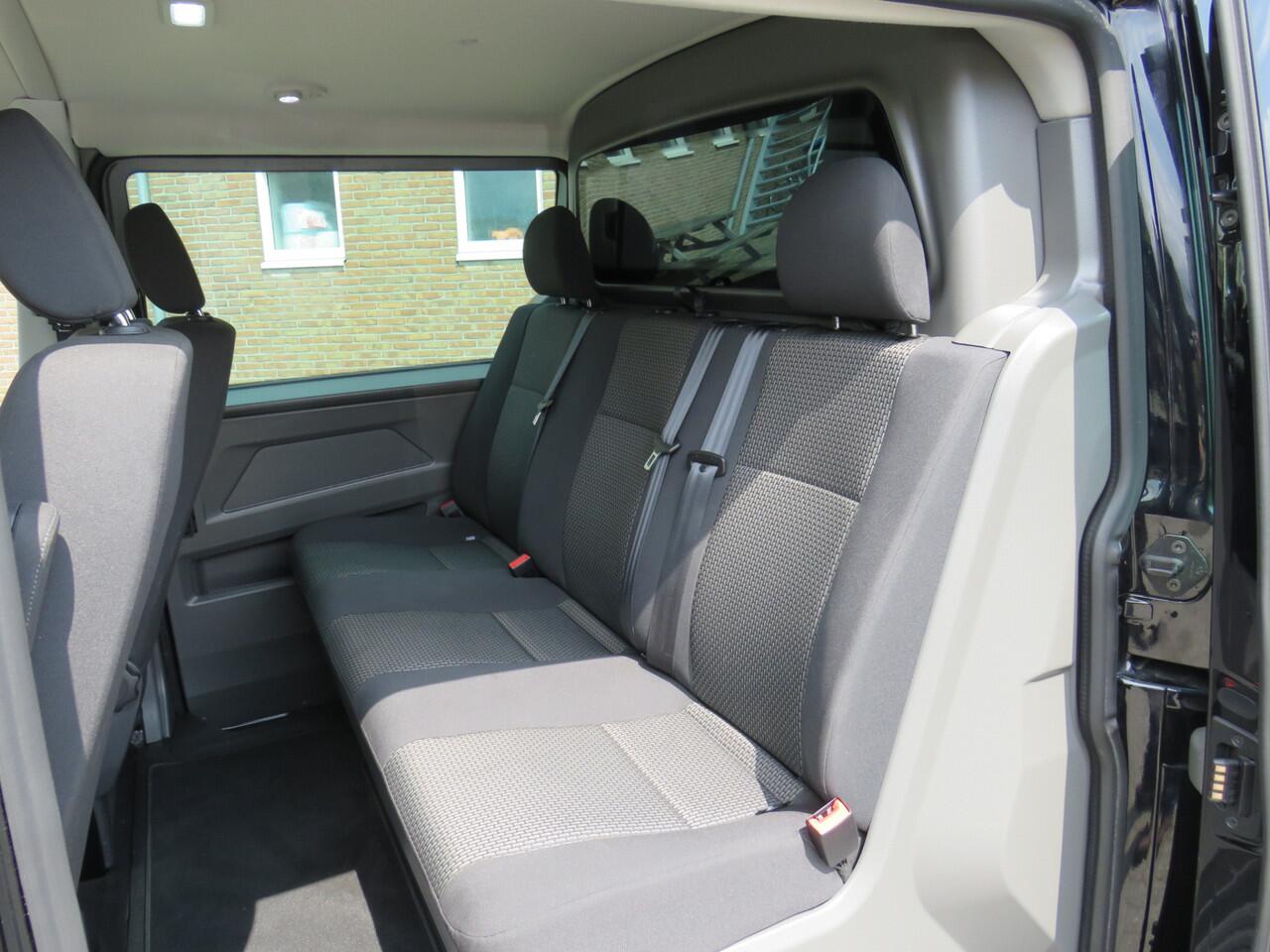 Volkswagen TRANSPORTER 2.0 TDI 150Pk Automaat L2H1 DC Bulli T6.1 * 2x Schuifdeur L+R * Camera * Trekhaak * Led Koplampen * ACC * Dubbele Cabine