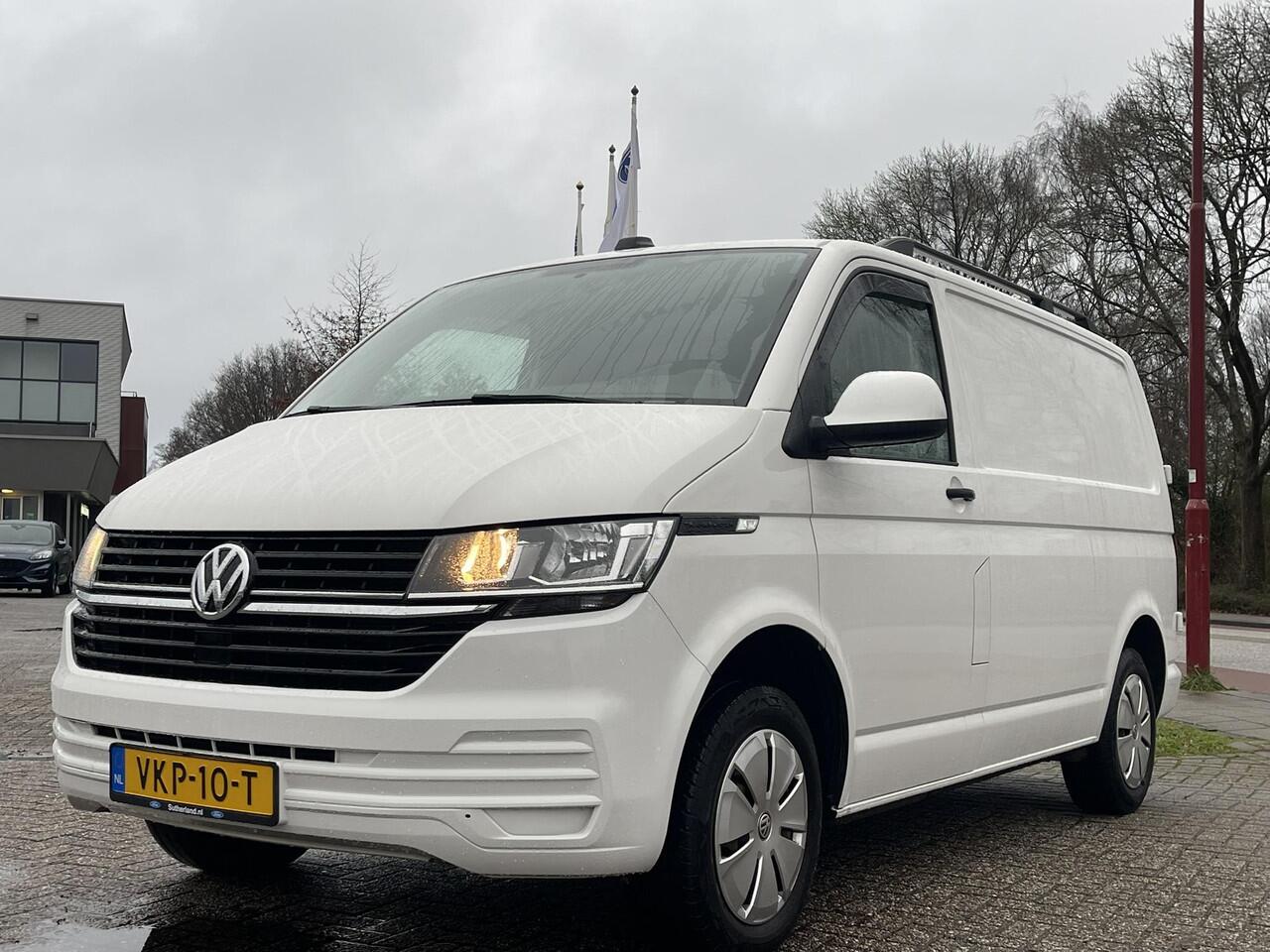 Volkswagen TRANSPORTER 2.0 TDI L1H1 26 Economy Business | Erg netjes! | 90pk SCI Trekhaak | Apple Carplay | Airco | Gestoffeerde laadruimte | Parkeersensoren