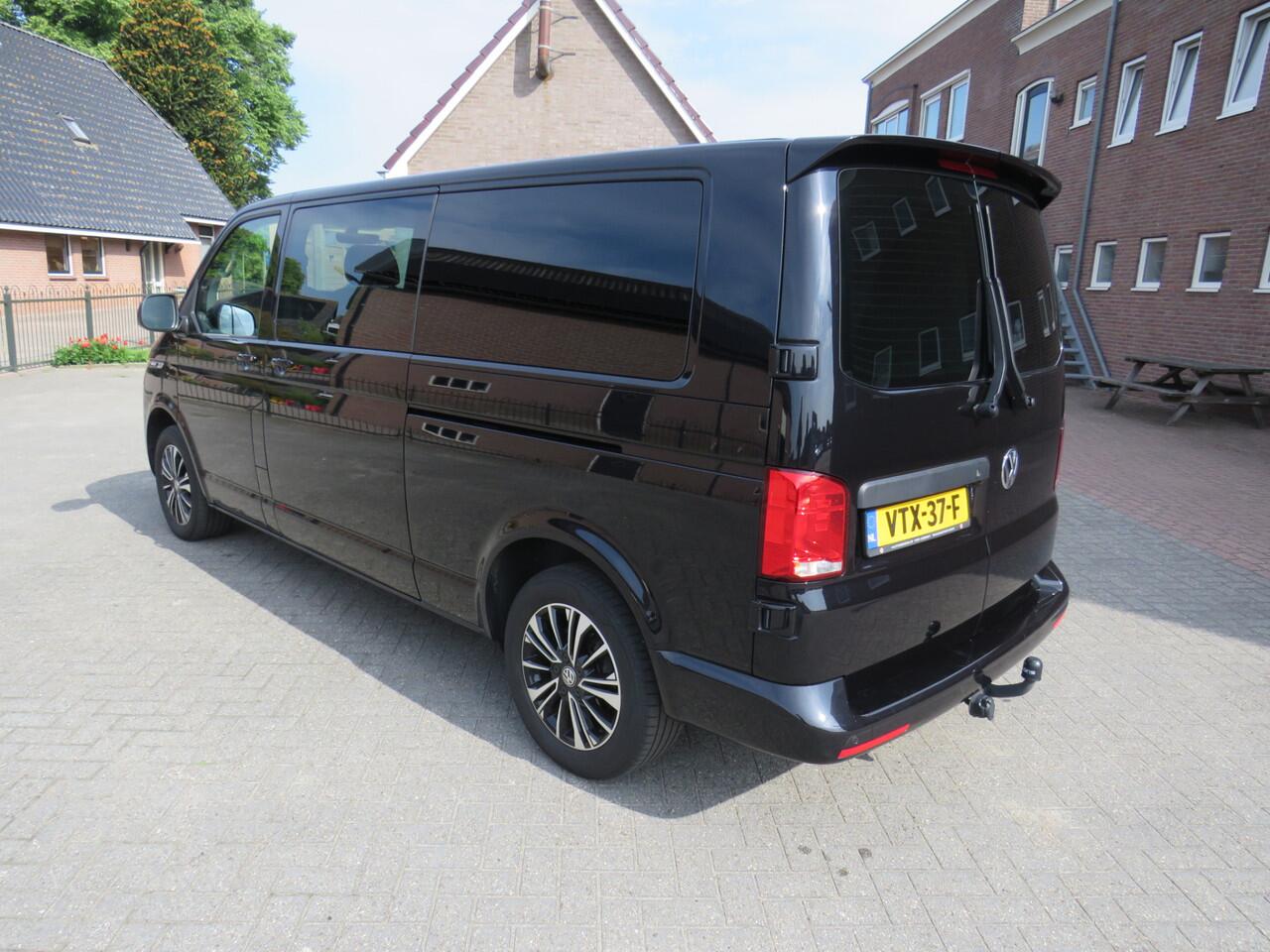 Volkswagen TRANSPORTER 2.0 TDI 150Pk Automaat L2H1 DC Bulli T6.1 * 2x Schuifdeur L+R * Camera * Trekhaak * Led Koplampen * ACC * Dubbele Cabine
