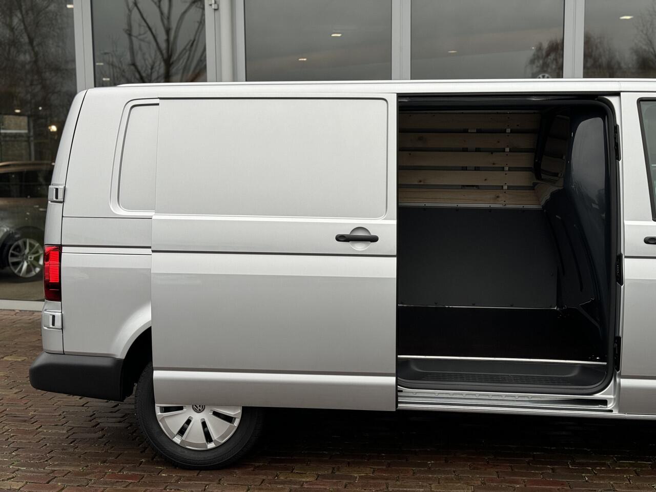 Volkswagen TRANSPORTER 2.0 TDI L2H1 28 | Trekhaak | CarPlay | Houten vloer