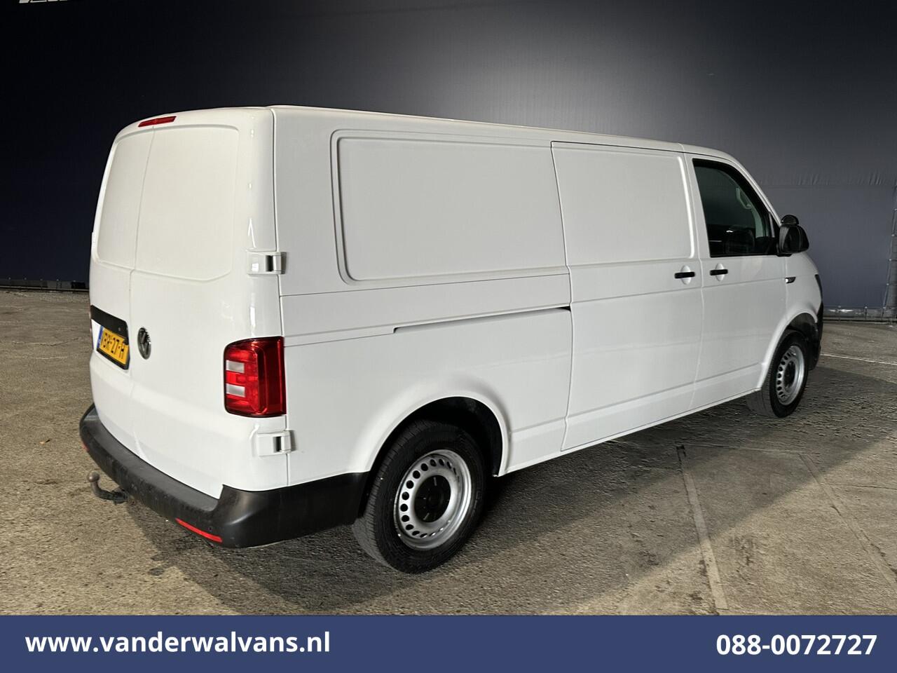 Volkswagen TRANSPORTER 2.0 TDI 150pk L2H1 Euro6 Airco | Camera | Leder | Cruisecontrol | 2500kg Trekhaak Parkeersensoren