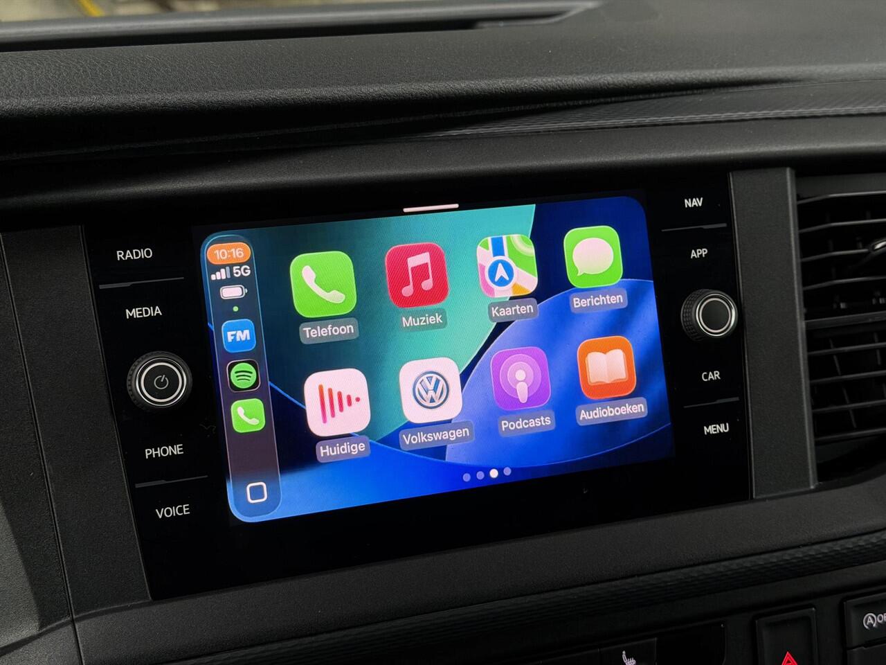 Volkswagen TRANSPORTER 2.0 TDI L2H1 150 Pk / 2.500 kg Trekgewicht / Standkachel / Dealer Onderhouden / Navigatie / Apple Carplay & Android Auto / Parkeersensoren voor en Achter / DAB / Armsteun /