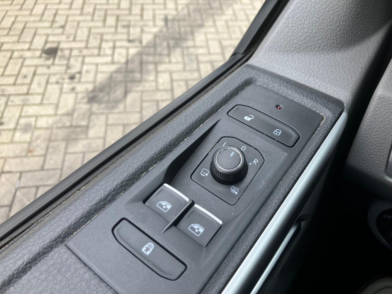 Volkswagen TRANSPORTER 2.0 TDI DSG L1H1 28 4Motion Bulli