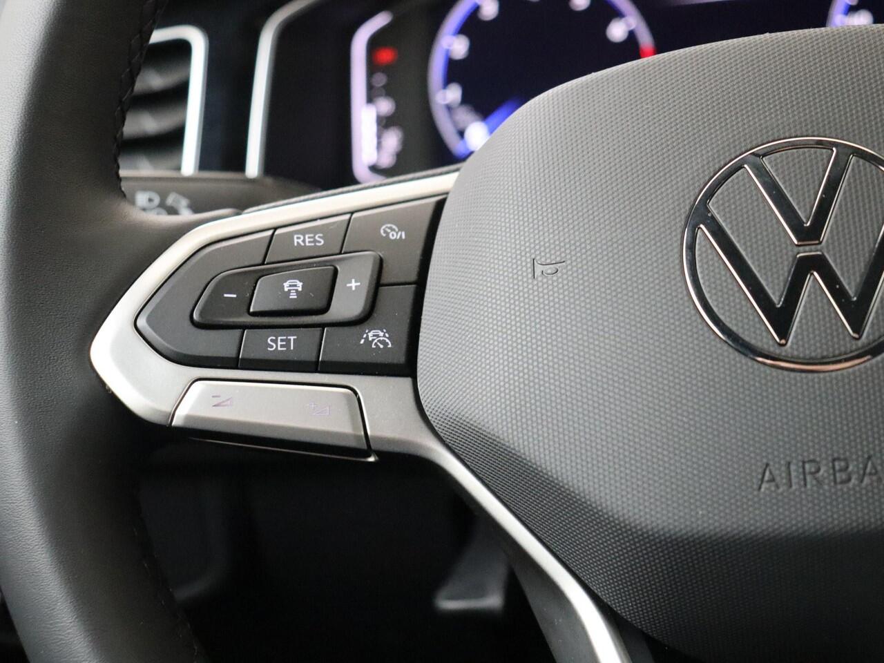 Volkswagen Taigo 1.0 TSI R-Line Business | 18 inch LM velgen | Navigatie| Matrix koplampen | Achteruitrijcamera | Verwarmbare voorstoelen