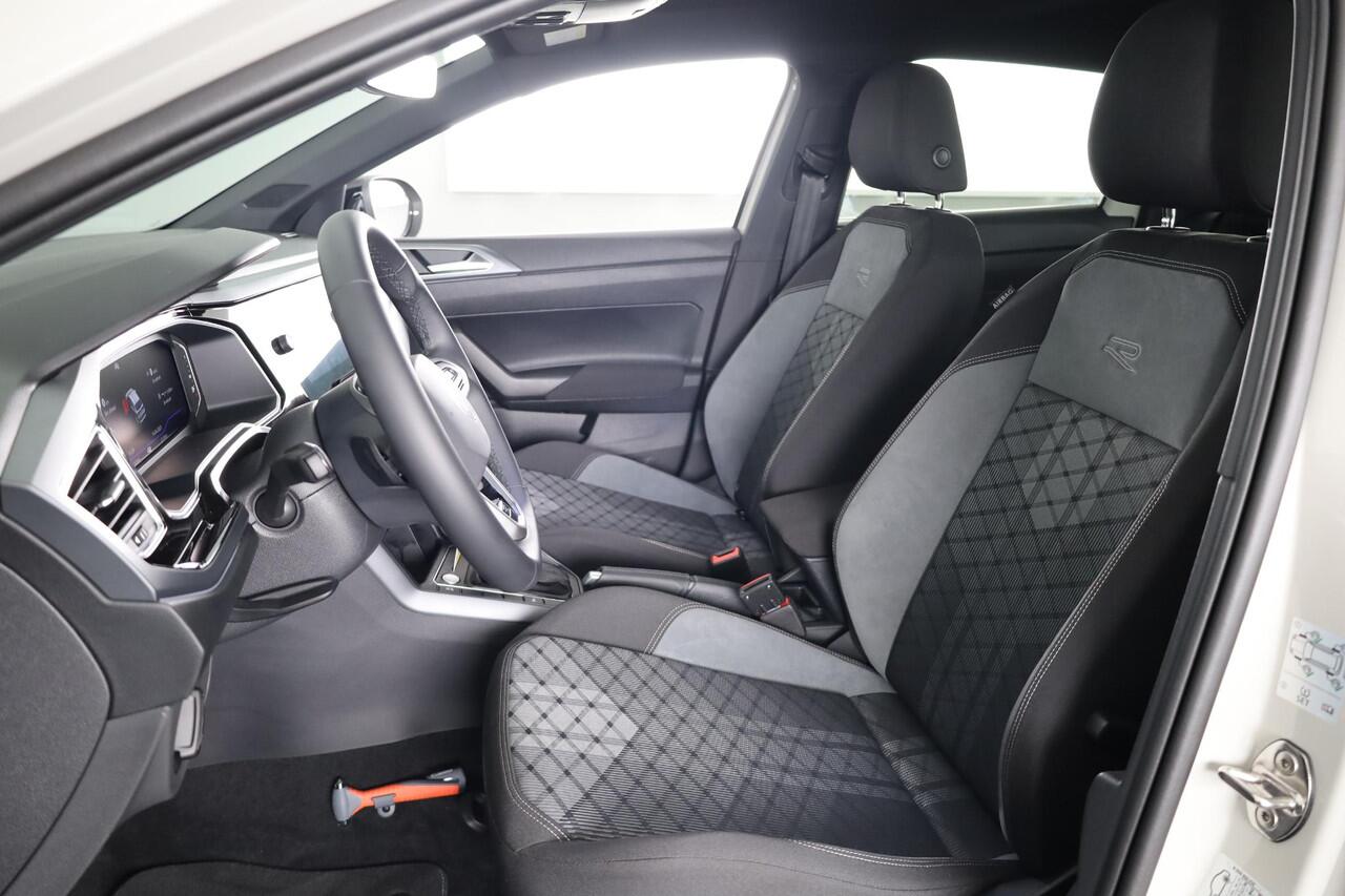 Volkswagen Taigo 1.0 TSI R-Line Edition 116 PK |Private lease vanaf ¤ 599,- pm | Automaat (DSG) | Panoramadak | Black style pakket | Camera | Keyless entry | Led matrix