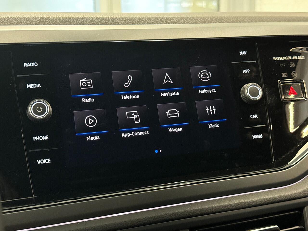 Volkswagen Taigo 1.0 110pk TSI R-Line Edition Koplampverlichting LED-matrix-led (IQ.LIGHT) | Achteruitrijcamera 'Rear View' | Adaptive Cruise Control