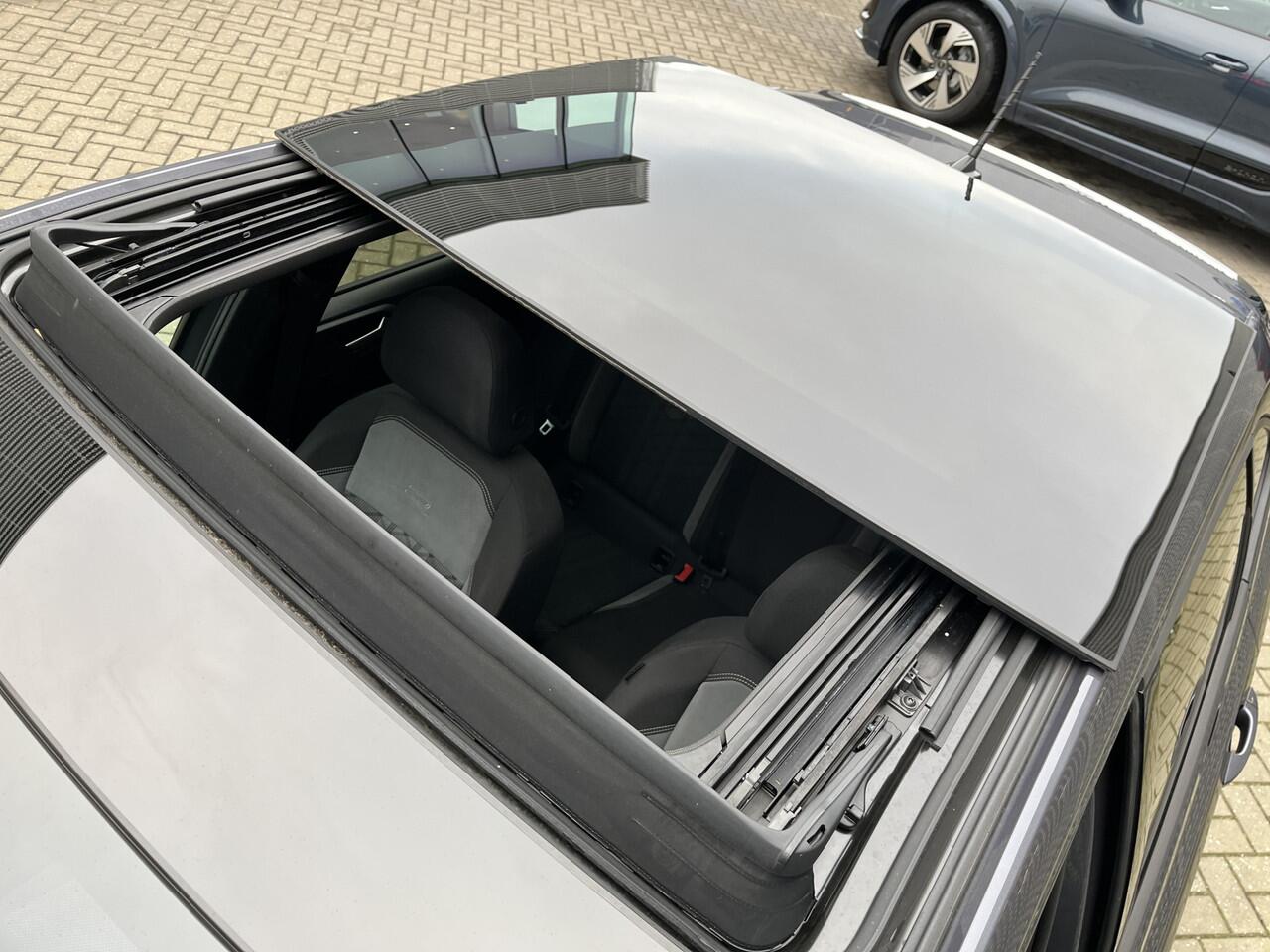 Volkswagen Taigo 1.5 TSI 150pk DSG R-Line / Panoramadak / LED Matrix / Virtual Cockpit Pro / Camera/ Navigatie / App-Connect / 18" LMV **