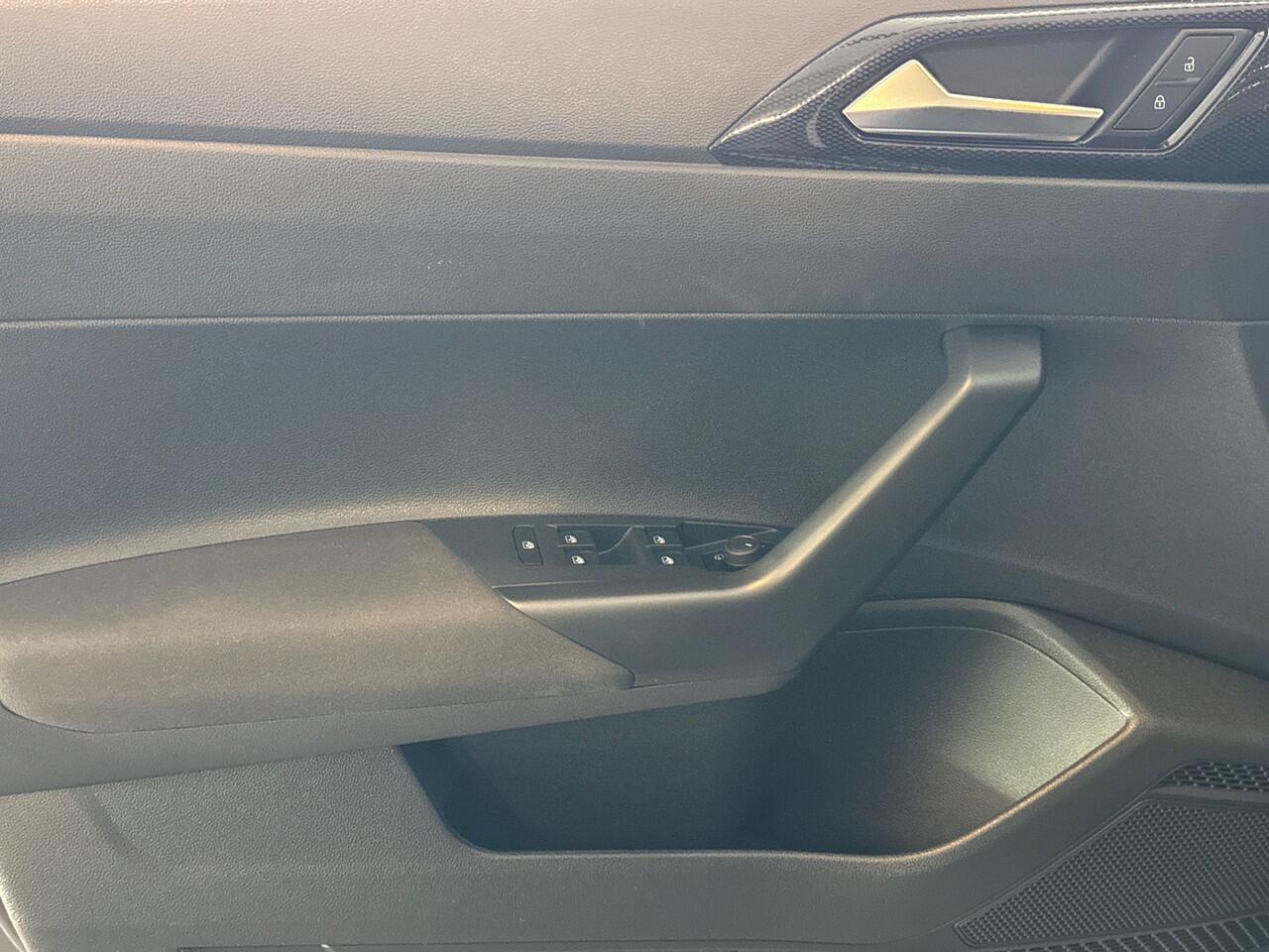 Volkswagen Taigo 1.0 95pk TSI Life Edition | 'Bangalore' 17 inch | App-Connect Wireless | Airconditioning automatisch 2-zone