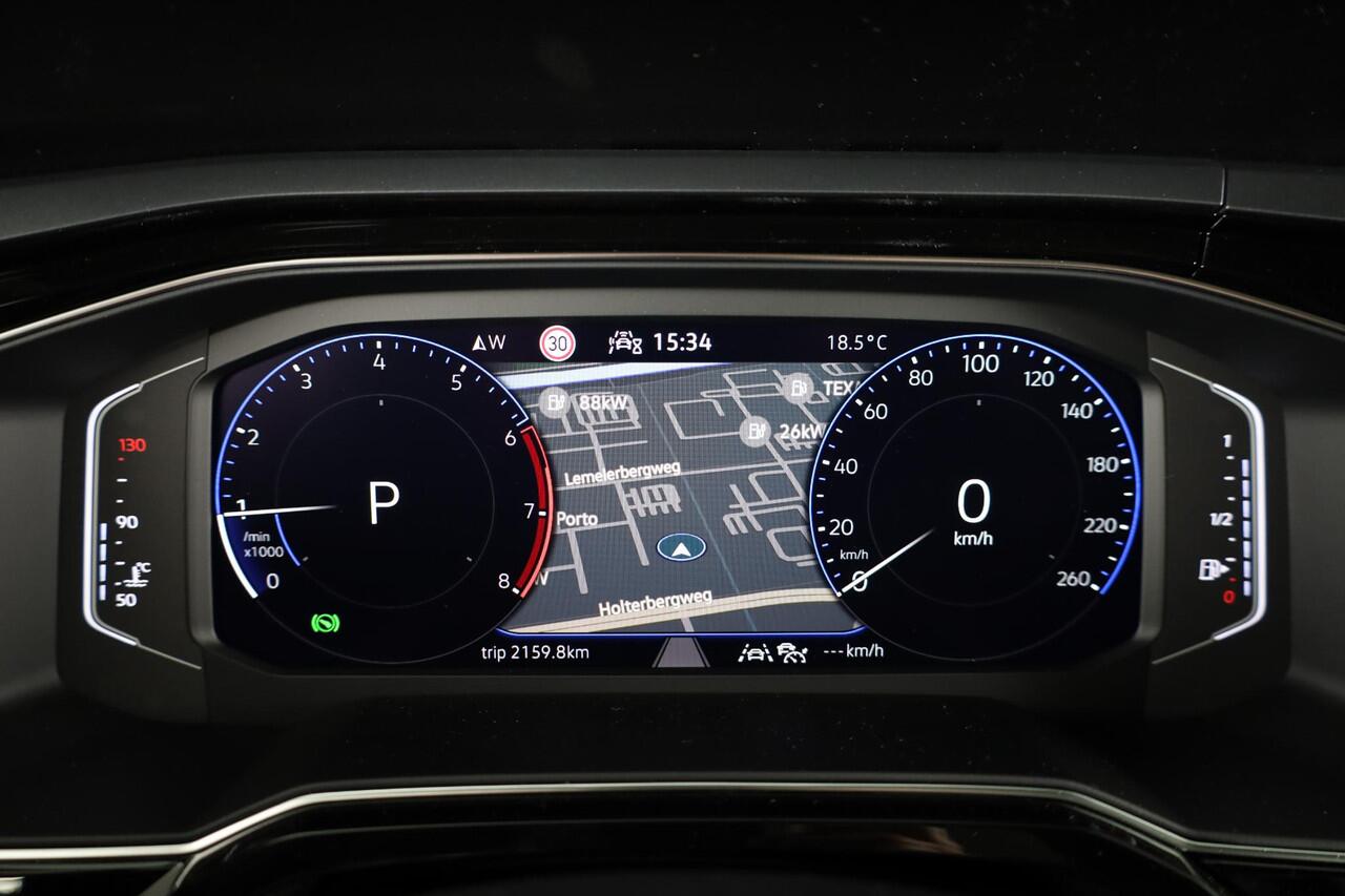 Volkswagen Taigo 1.0 TSI R-Line Edition 116 PK |Private lease vanaf ¤ 599,- pm | Automaat (DSG) | Panoramadak | Black style pakket | Camera | Keyless entry | Led matrix