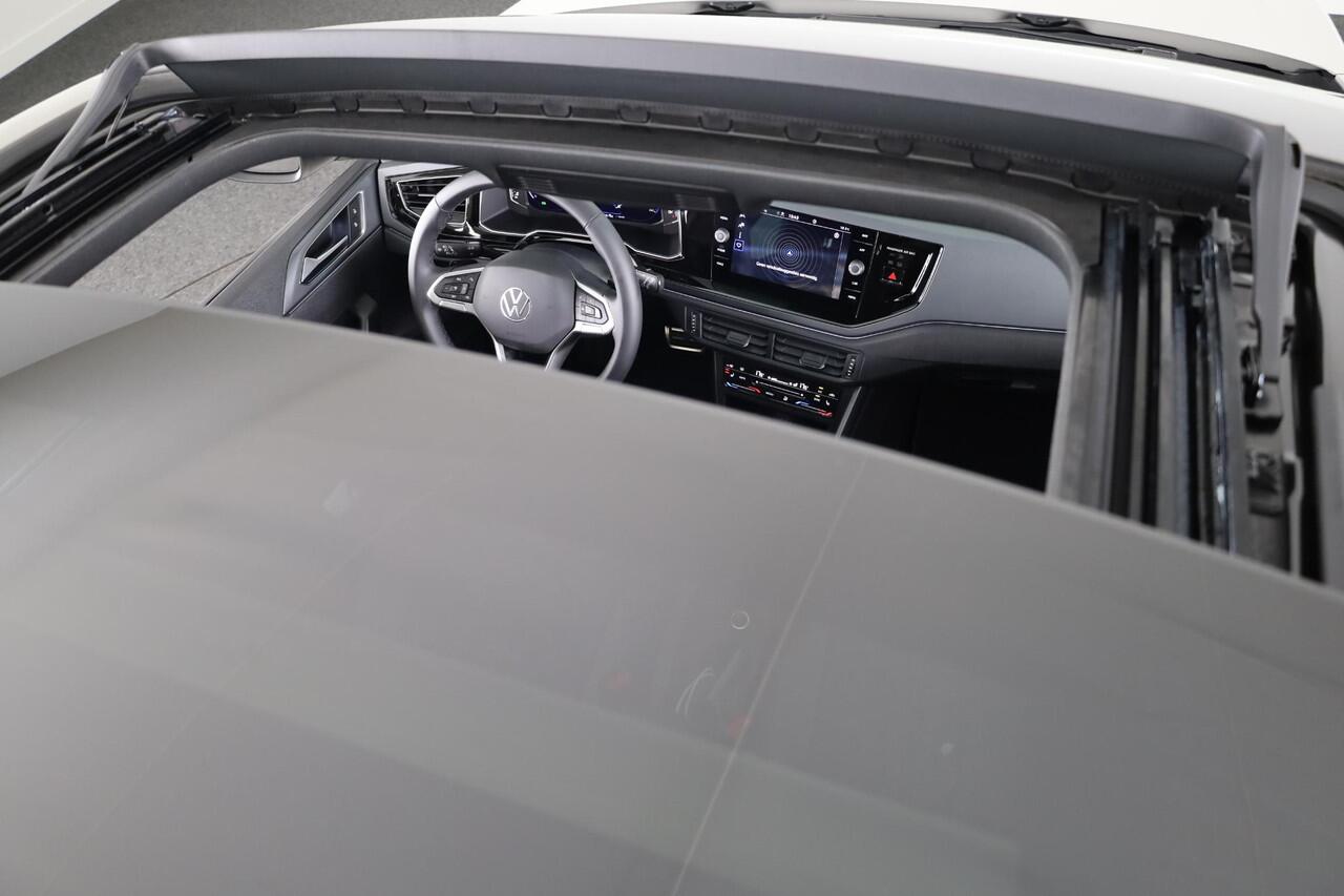 Volkswagen Taigo 1.0 TSI R-Line Edition 116 PK |Private lease vanaf ¤ 599,- pm | Automaat (DSG) | Panoramadak | Black style pakket | Camera | Keyless entry | Led matrix