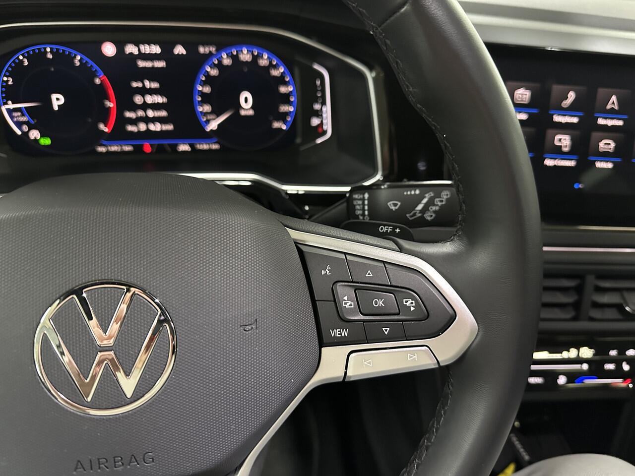 Volkswagen Taigo 1.0 TSI R-Line DSG | IQ.Light | Camera | Stoelverwarming | Draadloze lader | 18" |