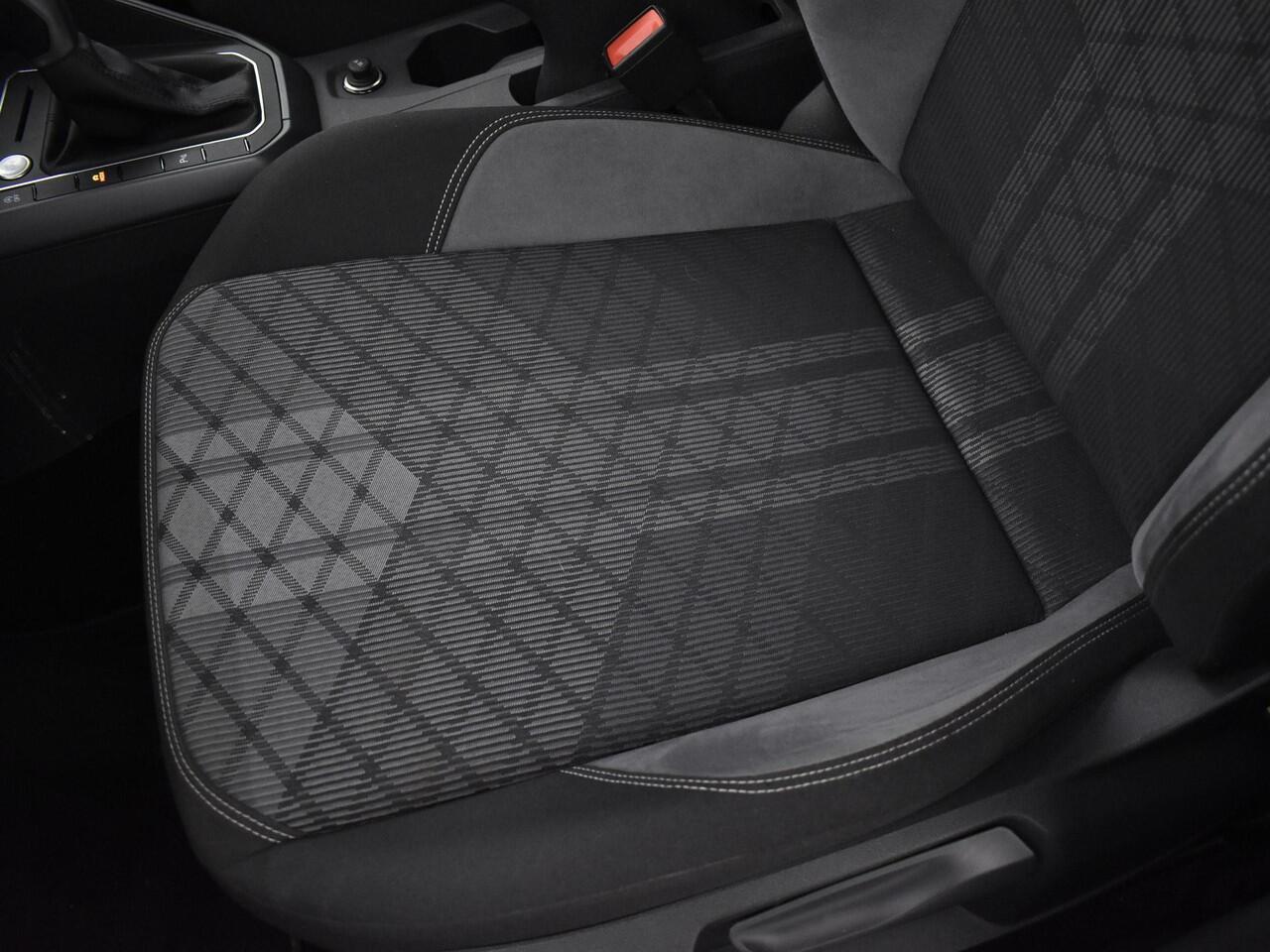 Volkswagen Taigo 1.0 Tsi 115pk DSG R-Line · Keyless · Camera · Apple/Android Car Play · P-Sensoren · 16'' Inch · Garantie t/m 31-05-2026 of 100.000km