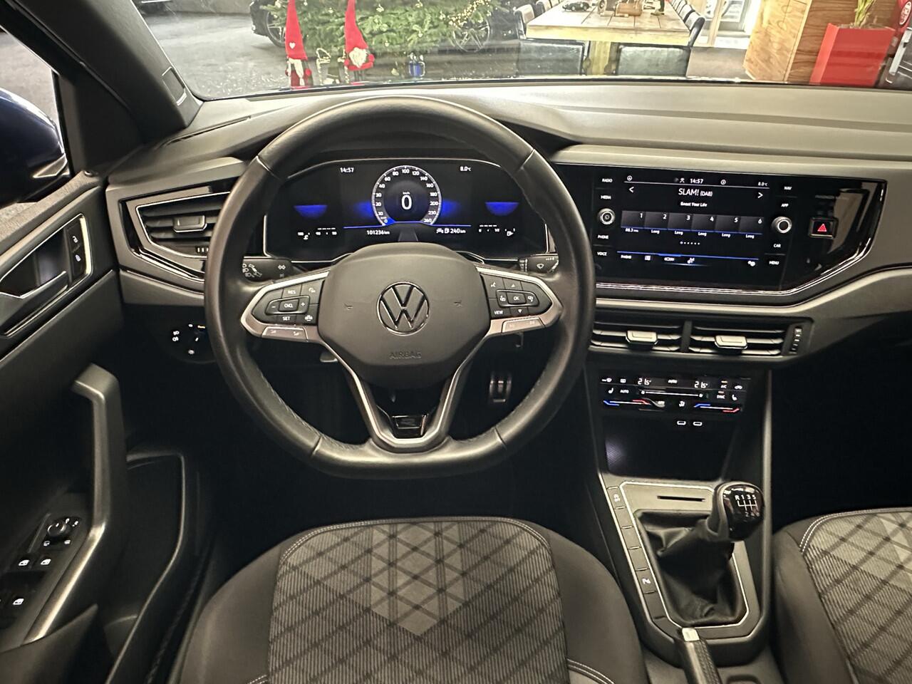 Volkswagen Taigo 1.0 TSI R-LINE EDITION VIRTUAL COCKPIT STOELVERWARMING NAVIGATIE APPLE CARPLAY/ANDROID ACHTERUITRIJCAMERA LM CRUISE CONTROL ZEER MOOI !!! 3010